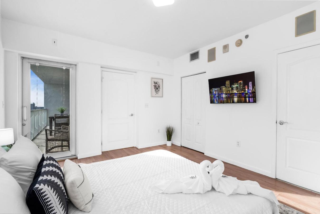 Spacious 2 Bed Unit In Brickell With Free Parking Маями Екстериор снимка